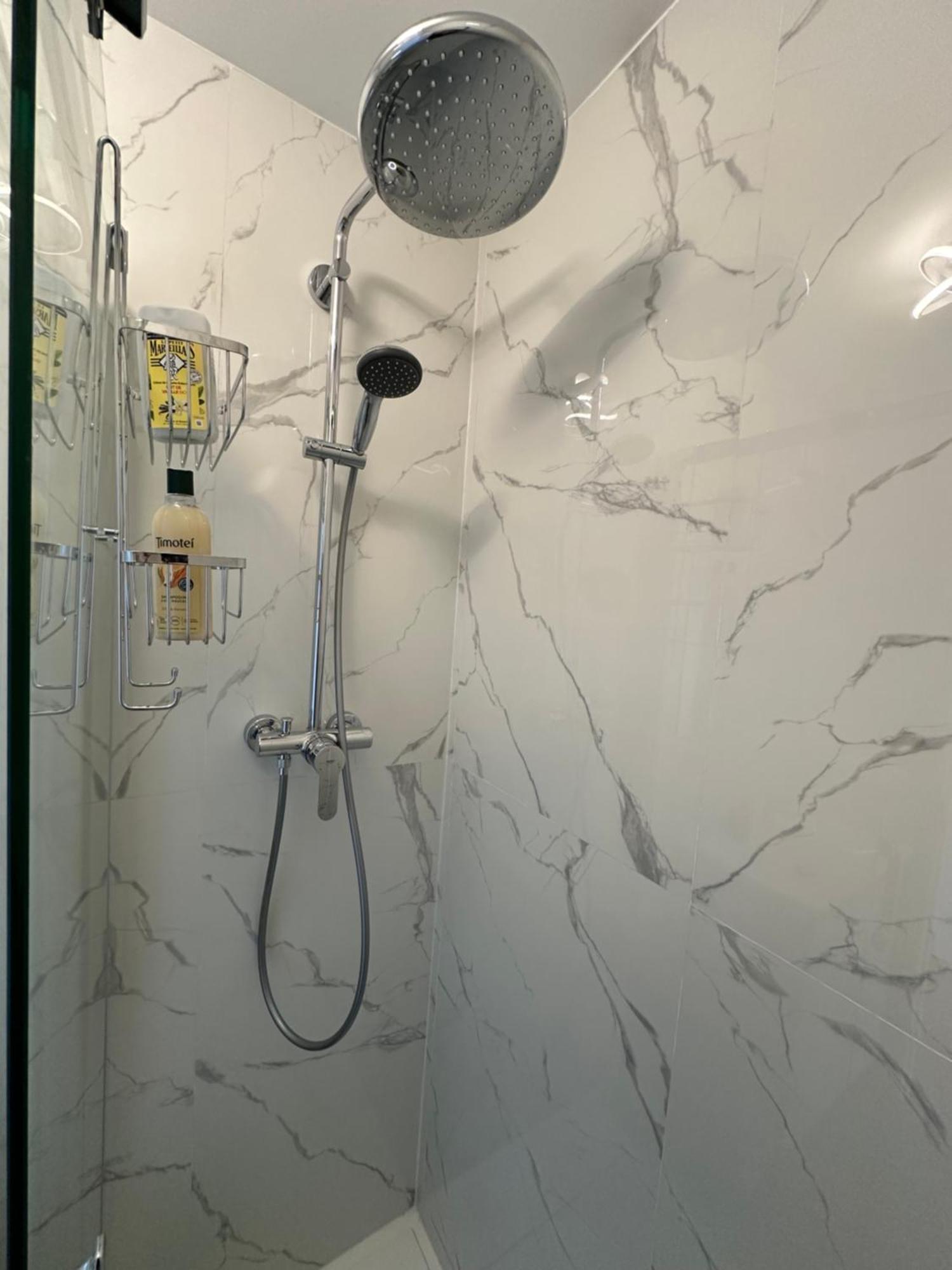 Paris Pantin Magnifique Appartement 4 Pieces De 108M2 Avec 2 Parking Interieur - Tres Cosy Pour 1 A 12 Personnes - Entierement Refait A Neuf Entire Apartment Luxurious And Warm - Pantin Paris 19 Eme Free Wifi Gratuit Exterior foto